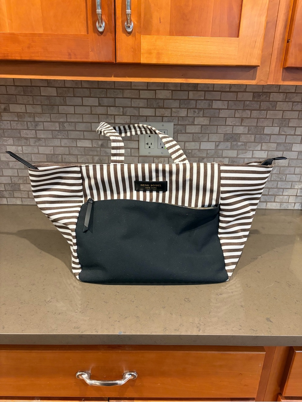Henri Bendel Beach Bag Xtra Large With Zipper Closure